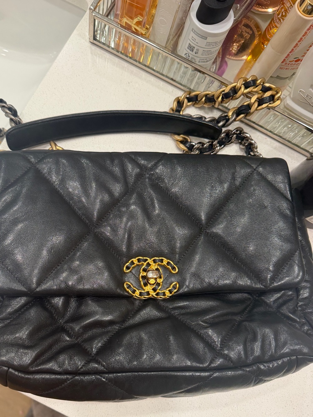 CHANEL Black Quilted Lambskin Shoulder Bag with Gold-Tone CC
